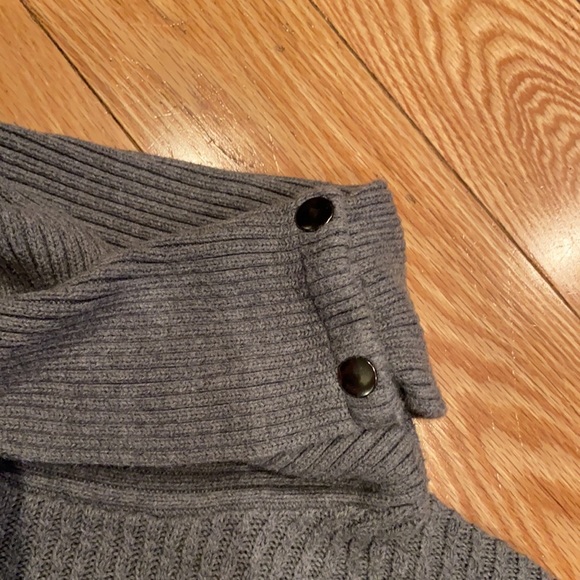 Knitted sweater size medium - Picture 3 of 3